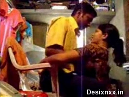 Bank officer entered sexy village lady’s home